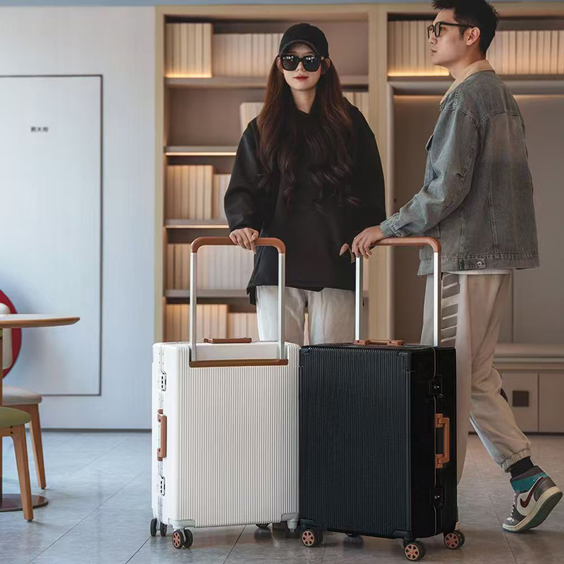 Nieuwe brede trolleykoffer met - Aluminum Frame Carry On Luggage recensie en prijs