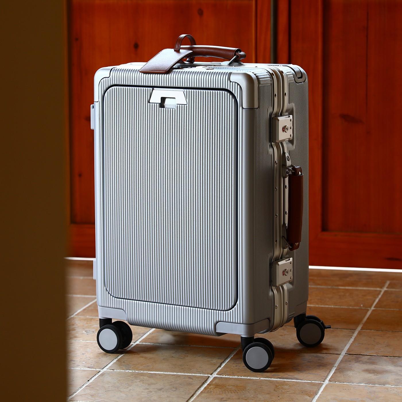 Grote capaciteit, toegestaan o - Aluminum Frame Carry On Luggage recensie en prijs